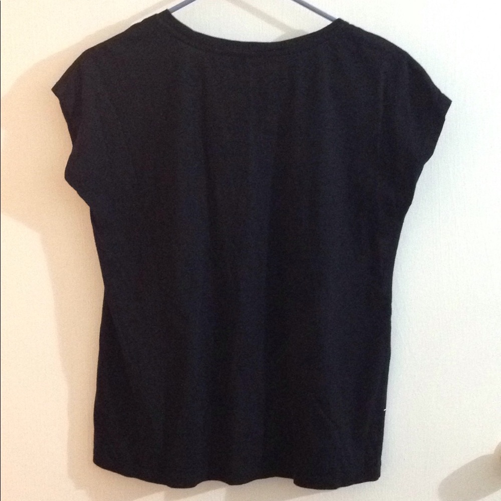 Uniqlo women's black tee size S - Picture 2 of 3